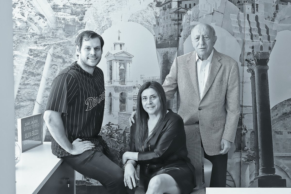 <p>El retailer chileno que quiere destronar a MacOnline y que ve con interés la industria del metaverso</p>