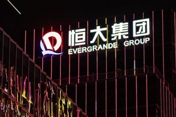 La china Evergrande anuncia planes para reanudar entregas de bienes inmobiliarios