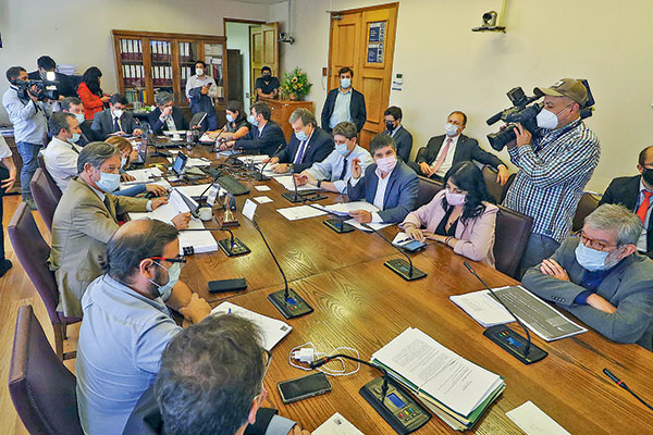 Se complica trámite de la Pensión Universal y oposición pedirá un informe al CFA por financiamiento