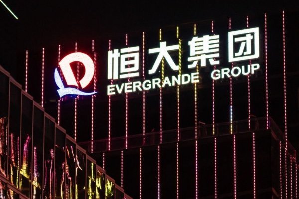 Gigante chino Evergrande vuelve a suspender cotización en bolsa de Hong Kong a petición propia