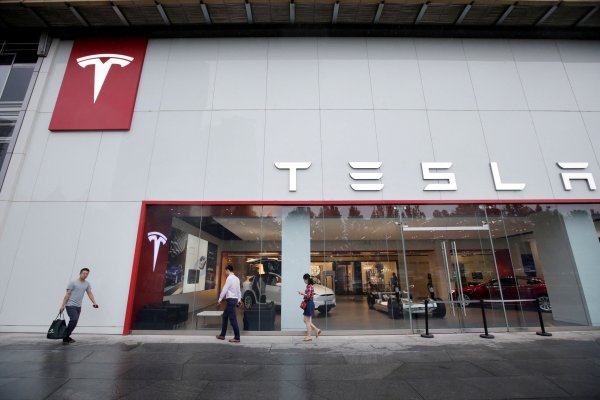 Tesla sortea crisis de suministros y rompe el récord trimestral de entregas con 308 mil autos