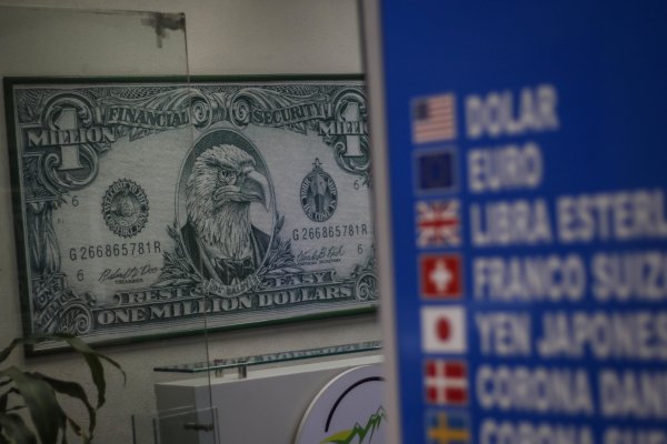 Dólar en Chile pierde impulso inicial y cierra nuevamente bajo la marca de $ 840