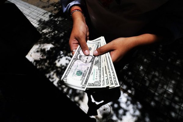 Dólar pierde la marca de $ 830 y retrocede a niveles previos a la elección presidencial