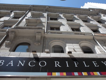 Bancos de Ripley y Falabella buscan revertir pérdidas en Perú