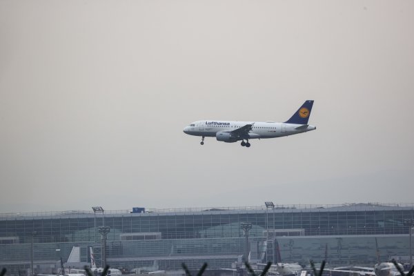 Ryanair acusa a Lufthansa de falsas preocupaciones climáticas para mantener sus cupos en los aeropuertos