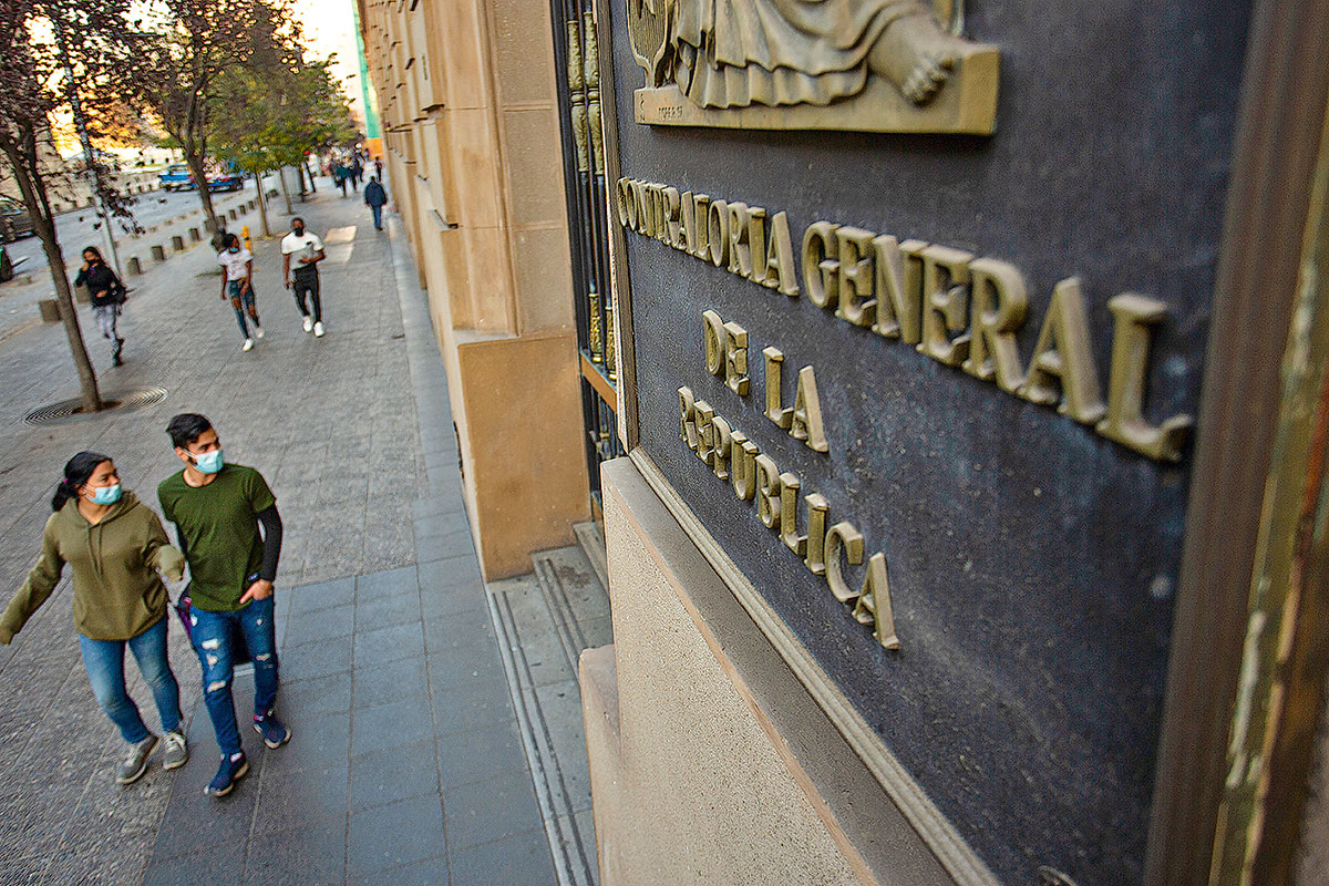 <p>El 60% de los trabajadores a honorarios en ministerios son mujeres</p>