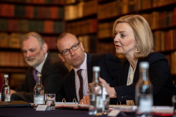 Reino Unido dice que hay que sellar acuerdo con UE para resolver problemas comerciales post Brexit