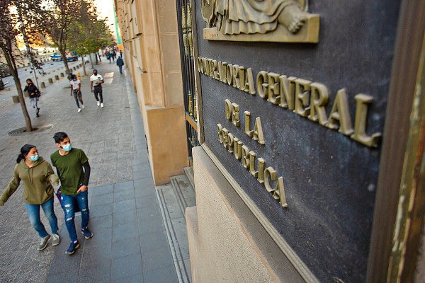 El 60% de los trabajadores a honorarios en ministerios son mujeres