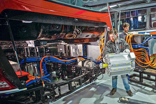 <p>Primera fábrica de buses eléctricos en Chile consolida despegue tras firmar contrato para El Teniente</p>