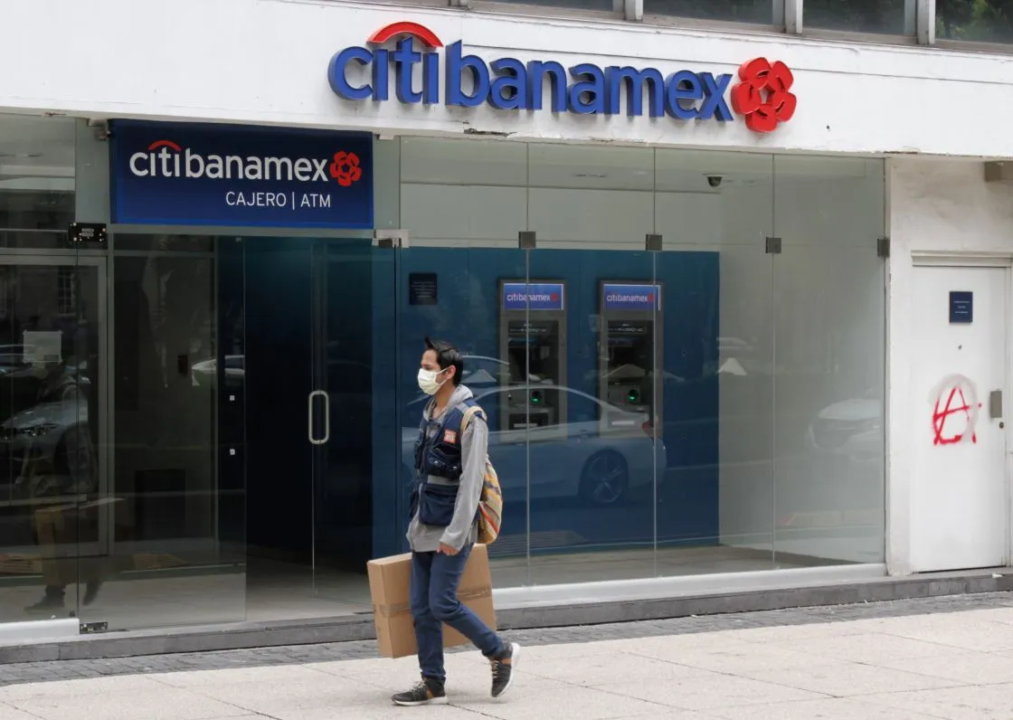 Moody's coloca calificaciones de Citibanamex en revisión a la baja