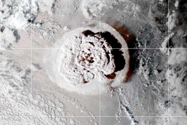 La erupción del volcán en Tonga fue una de las más violentas en tres décadas