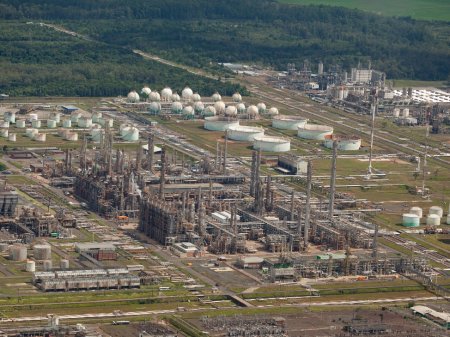 Petrobras da paso para vender participación en mayor fabricante de plásticos de América