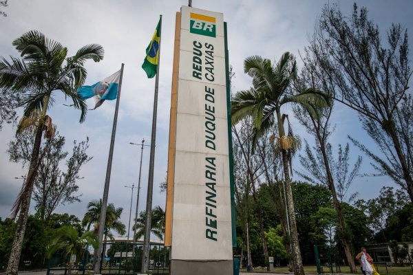 Petrobras da paso para vender participación en mayor fabricante de plásticos de América