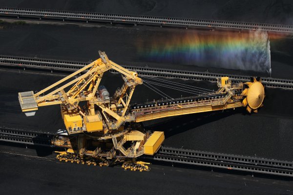 Acciones del gigante minero Glencore en máximos de 10 años por súper ciclo de commodities