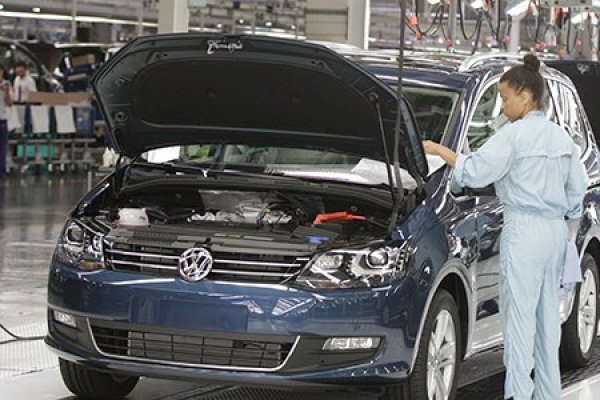 <p>Volkswagen y Bosch crearán una empresa de baterías</p>