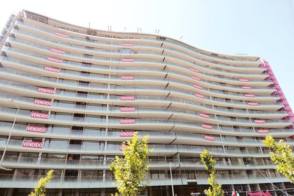 Desde la UF congelada a flexibilidades en el pie: Las agresivas ofertas de las inmobiliarias para incentivar la compra de departamentos
