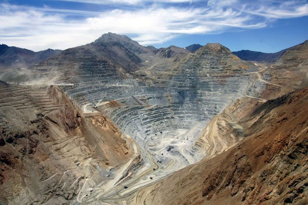 <p>Minera de Luksic reporta leve baja en producción de cobre en medio de menor disponibilidad de agua en Los Pelambres</p>