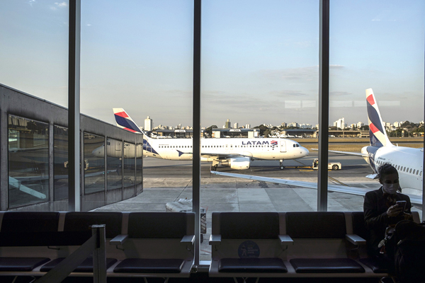 Subtel fiscalizará despliegue de redes 5G en aeropuertos, tras alertas por efecto en los aviones