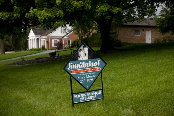 Ventas de casas usadas en EEUU ven primera caída en cuatro meses