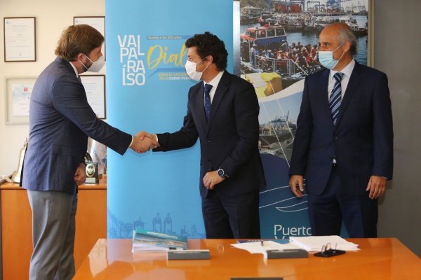 Puerto de Valparaíso y Agunsa oficializan contrato para operar Terminal 2 por próximos cuatro años