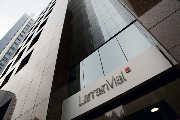 La carta que envió LarrainVial a más de 600 clientes institucionales en donde aborda el gabinete de Boric