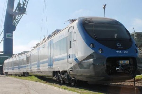 Desembarcan en San Antonio nuevos trenes para los servicios Nos y Rancagua-Estación Central