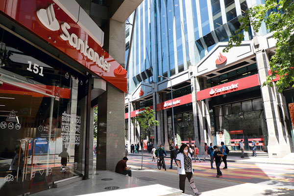 Exchanges de criptos critican a Santander por iniciar negocios en activos digitales