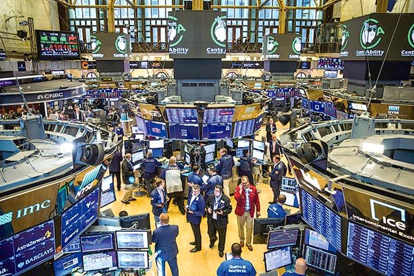 Wall Street se da vuelta y cierra negativo luego que la Fed anticipara una pronta alza de tasas