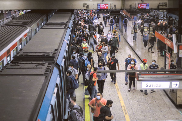 Gobierno impide cuarta alza del transporte en Santiago, pero se prevé aumento en marzo