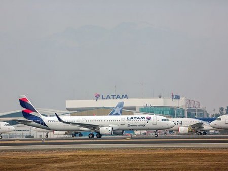 Brasileña Azul reflota críticas contra la chilena Latam por rechazo a su oferta de compra