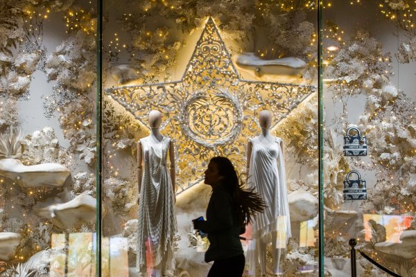 LVMH registra ventas anuales históricas a medida que repunta el consumo de lujo