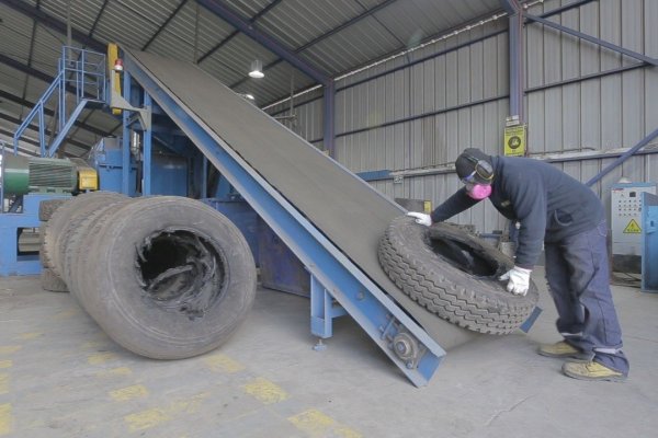 La planta de reciclaje de neumáticos está ubicada en Maipú.