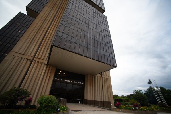 Banco Central de Brasil sube tasa de interés clave al 10,75%