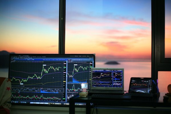 La guía para comenzar a invertir en acciones temáticas