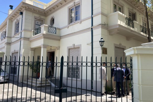 Alerta en "La Moneda chica” por brote de Covid y restringen actividades de Boric, aunque no es contacto estrecho