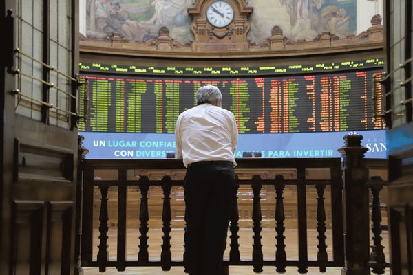 Corredores de bolsa critican propuesta normativa de interconexión de la CMF