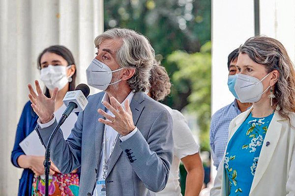 Los coordinadores de la comisión de sistema de justicia son Vanessa Hoppe y Christián Viera.