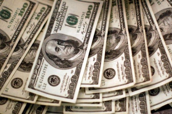 Dólar inicia la semana con volatilidad y termina con leve baja, a la espera de dato de IPC
