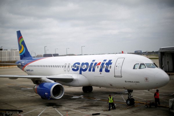 Spirit y Frontier se fusionan para crear la mayor aerolínea de bajo costo en EEUU