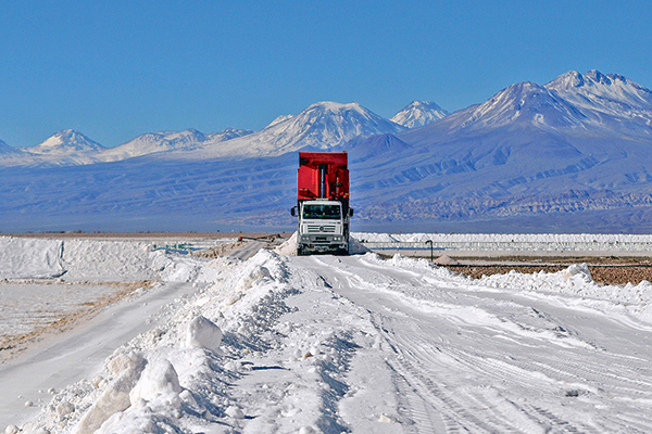 <p>Gobierno de Chile defiende licitación del litio: “Cada adjudicado deberá asumir riesgos”</p>