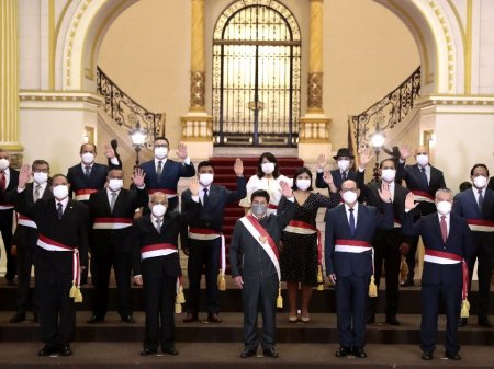 Inversión privada a la baja y alza del riesgo: los coletazos económicos de la crisis política por la que atraviesa Perú