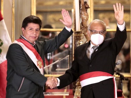 Presidente de Perú presenta nuevo gabinete con seis nuevos ministros
