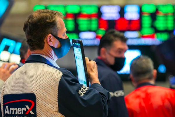 <p>Bolsa de Santiago cierra con tercera alza consecutiva y se desacopla de caída en Wall St por inflación en EEUU</p>