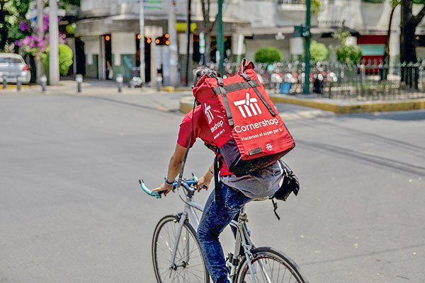 Uber apunta a entrar al comercio minorista tras alianza con Cornershop