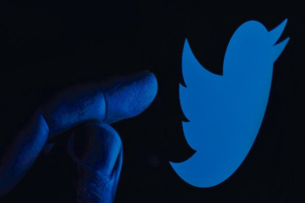 Twitter sortea cambios de privacidad de Apple: ventas aumentan 22%