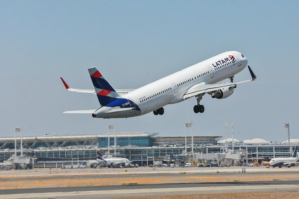 Latam Airlines sale a buscar prestamistas para refinanciar su deuda