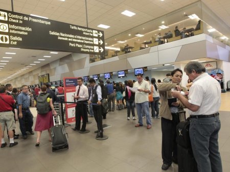 Industria aeroportuaria insta al gobierno peruano eliminar restricciones