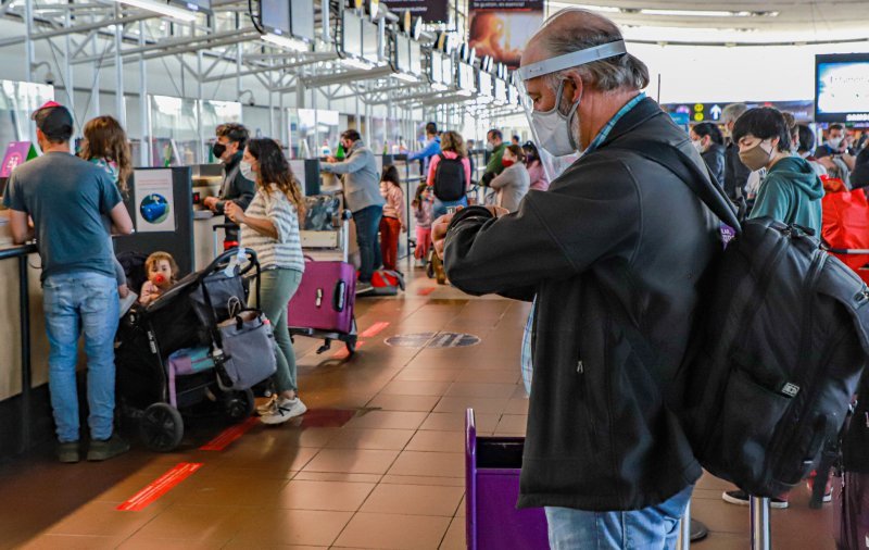 <p>Gremios de turismo y eventos corporativos piden a las autoridades eliminar Plan Paso a Paso y PCR en aeropuerto</p>