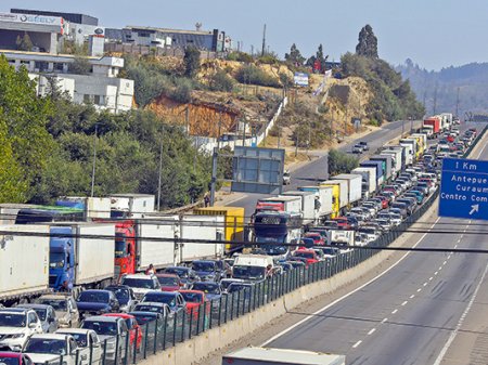 Gremio agrícola chileno advierte alta congestión en exportaciones tras paro camionero