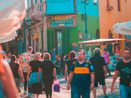 Inflación de Argentina avanza 3,9% en enero y cifra anual baja a 50,9%